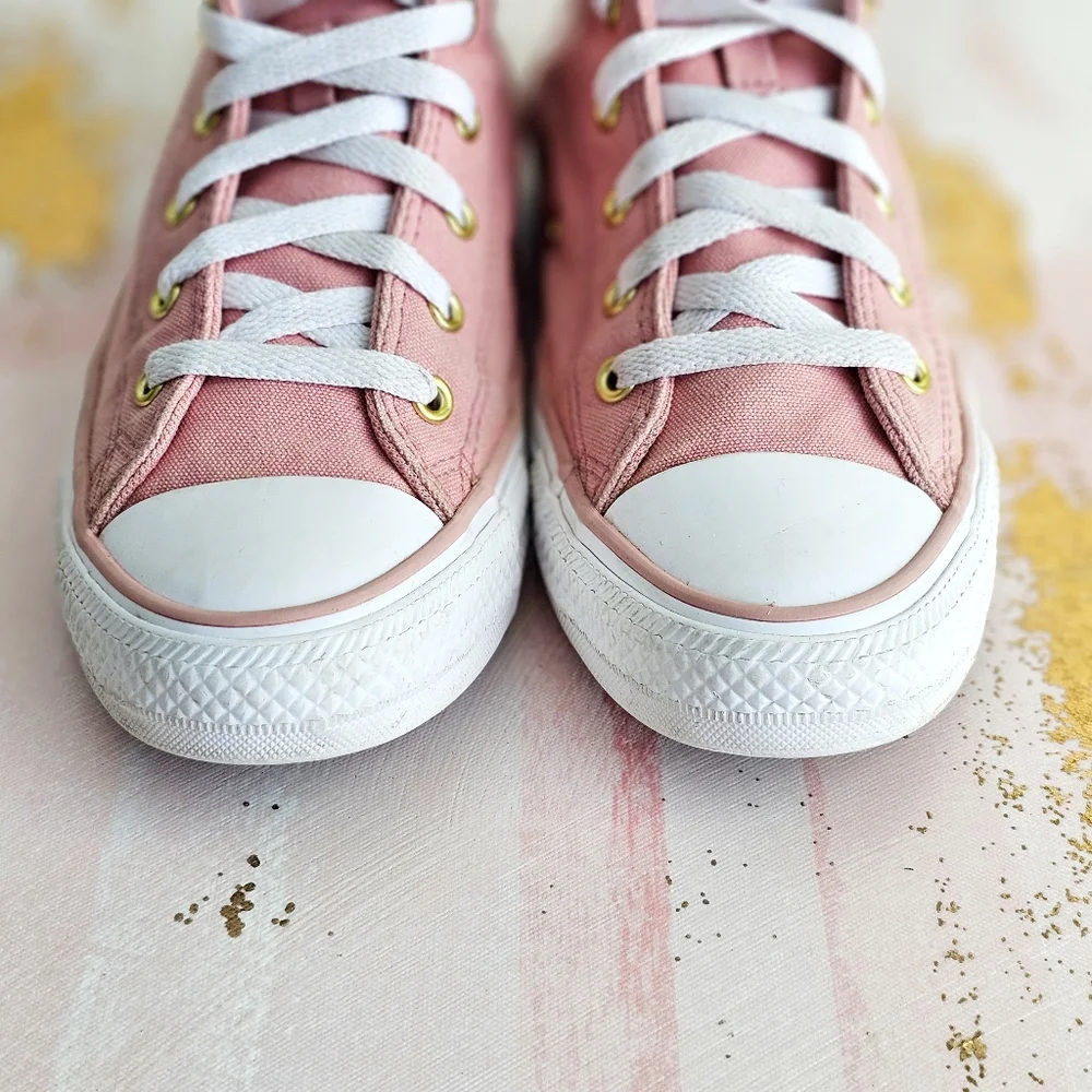 Rare Converse Chuck Taylor All Star 3D Blooms & Hummingbirds High Top Kid Size 5